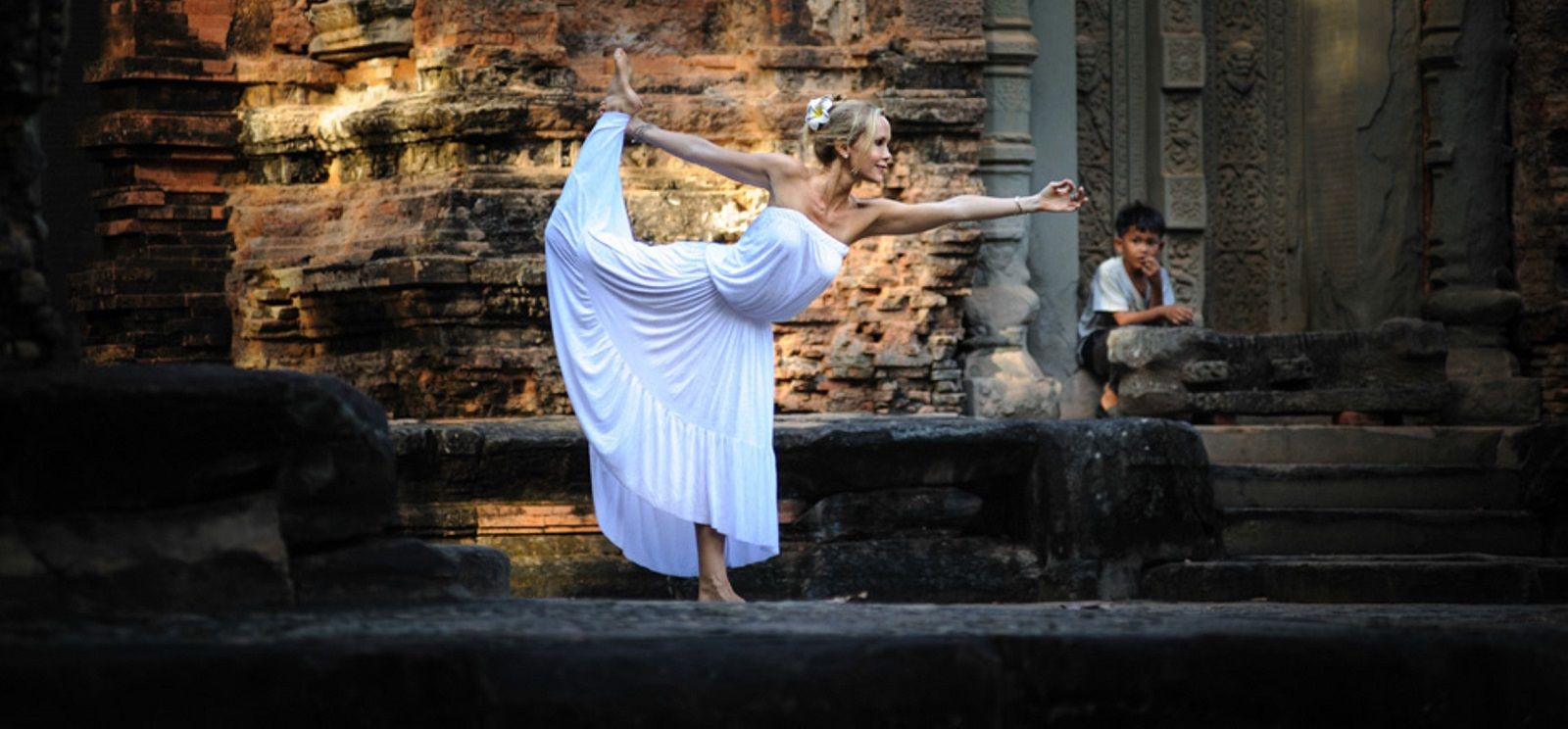 1_Yoga_at_the_Temple