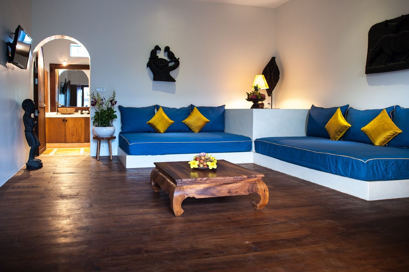 4_Grand_Suite_Living_Room